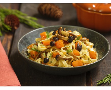 Fettuccine with mushrooms and pumpkin