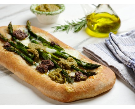 Wholewheat pizza with asparagus, provolone cheese and black & green olives