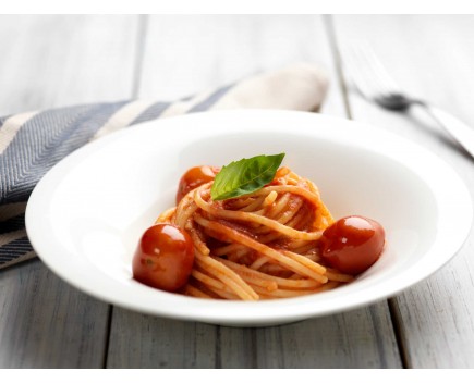 Basilic Olio, chopped tomatoes and spaghetti