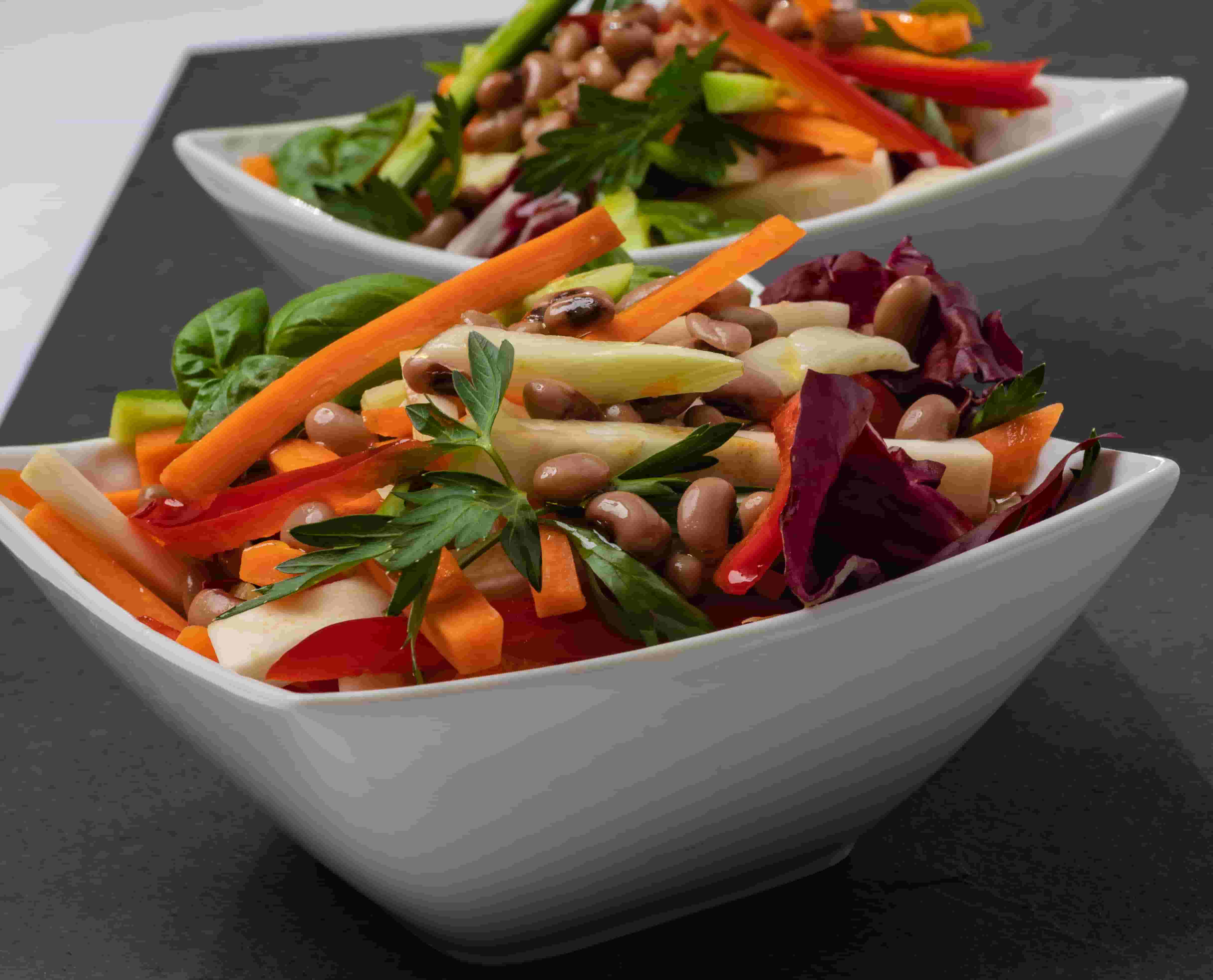 Vegetable and black-eyed beans salad