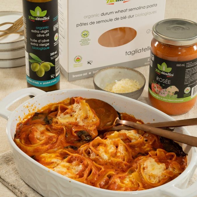 Tagliatelle with rosé sauce, smoked salmon and spinach 